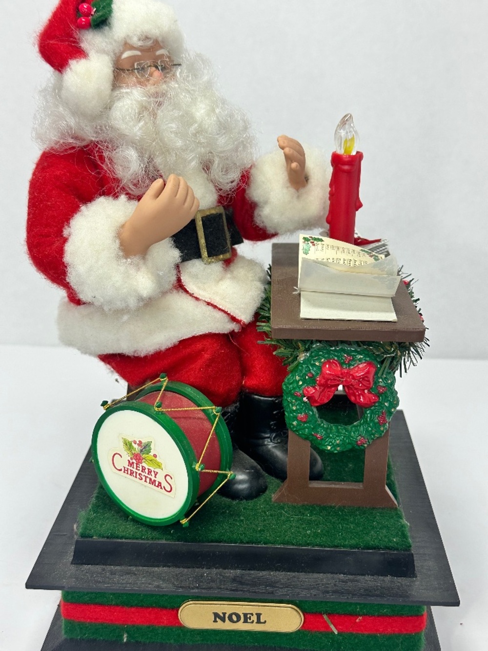 Vintage 1993 Holiday Creations Musical Santa Scene Light Up Noel Desk Figurine